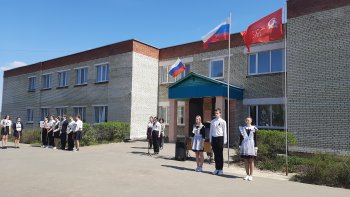 Торжественная линейка "Знамя Победы"